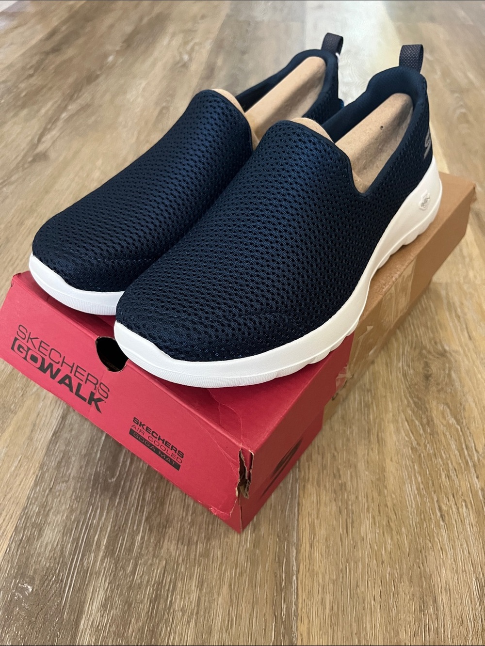 NEW Skechers GO Walk Joy Women’s Slip On Sneaker Shoes Navy Blue Size 7